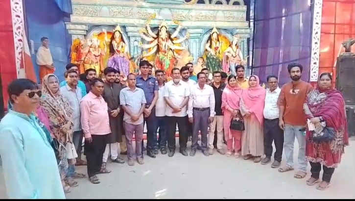 দুপচাঁচিয়ায় এমপি আব্দুল মহিতের বিভিন্ন পূজা মন্ডপ পরিদর্শন